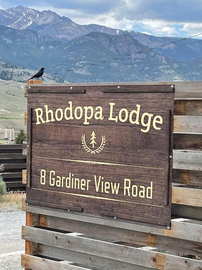 Rhodopa Lodge At Yellowstone Gardiner Exterior photo