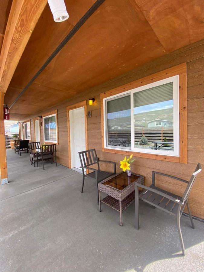 Rhodopa Lodge At Yellowstone Gardiner Exterior photo